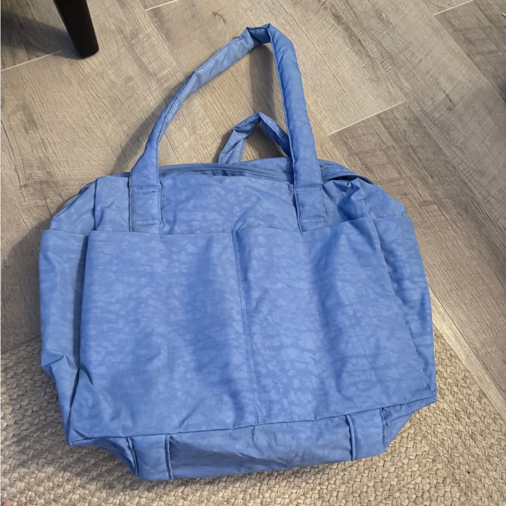 Baggu small cloud carry on- with tags